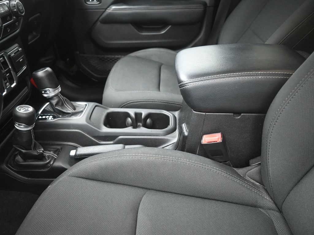 2019 Jeep Wrangler Unlimited Sahara photo 18