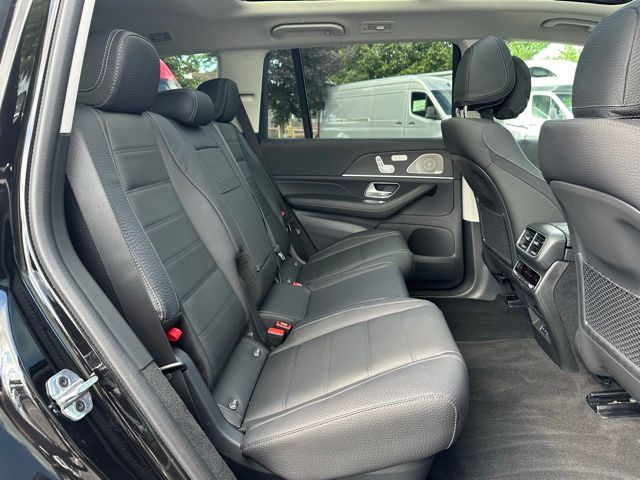2025 Mercedes Benz GLS 450 4MATIC photo 19