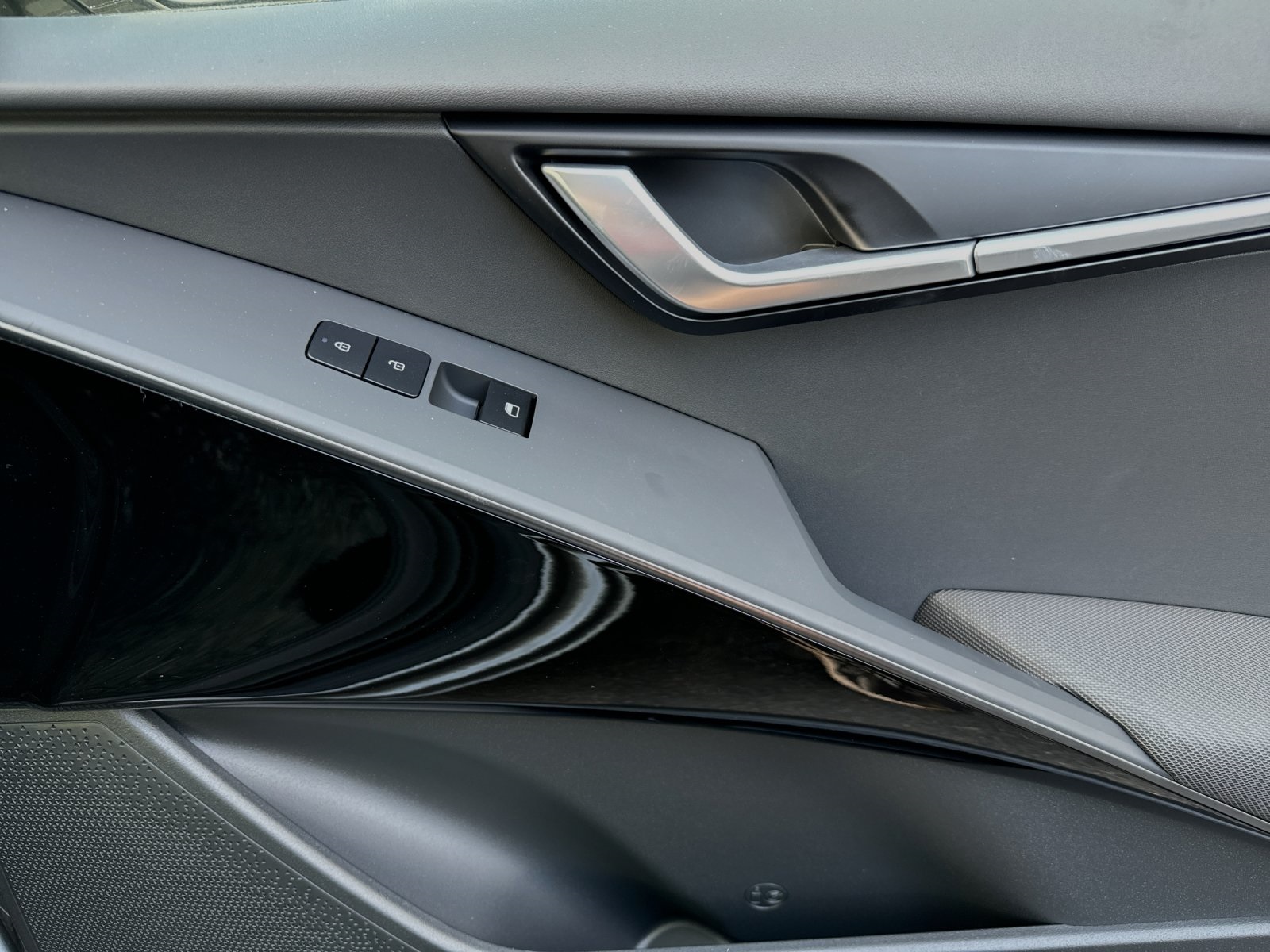 2024 Kia Niro EX Touring photo 18
