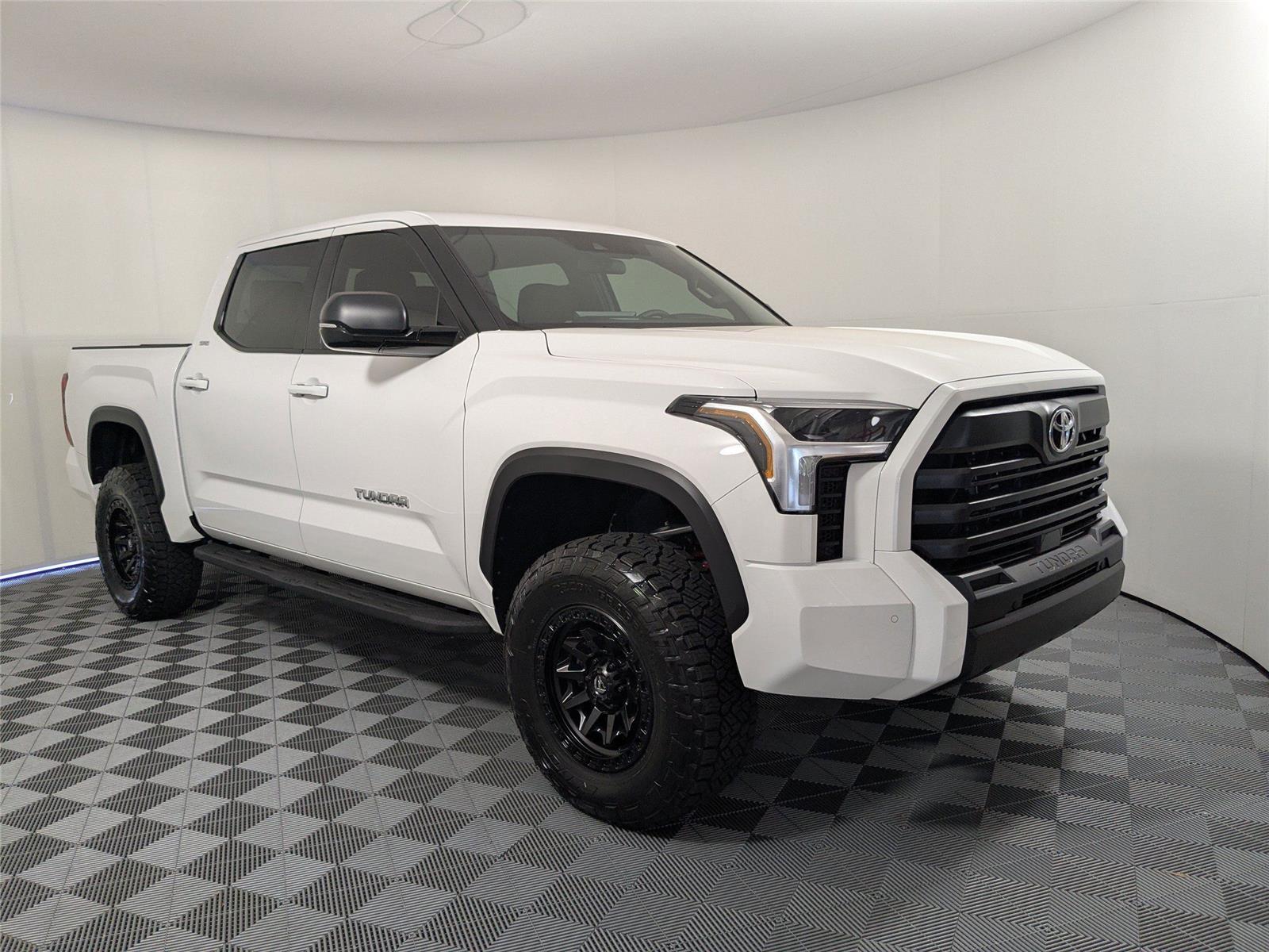 2025 Toyota Tundra SR5 CrewMax photo 20