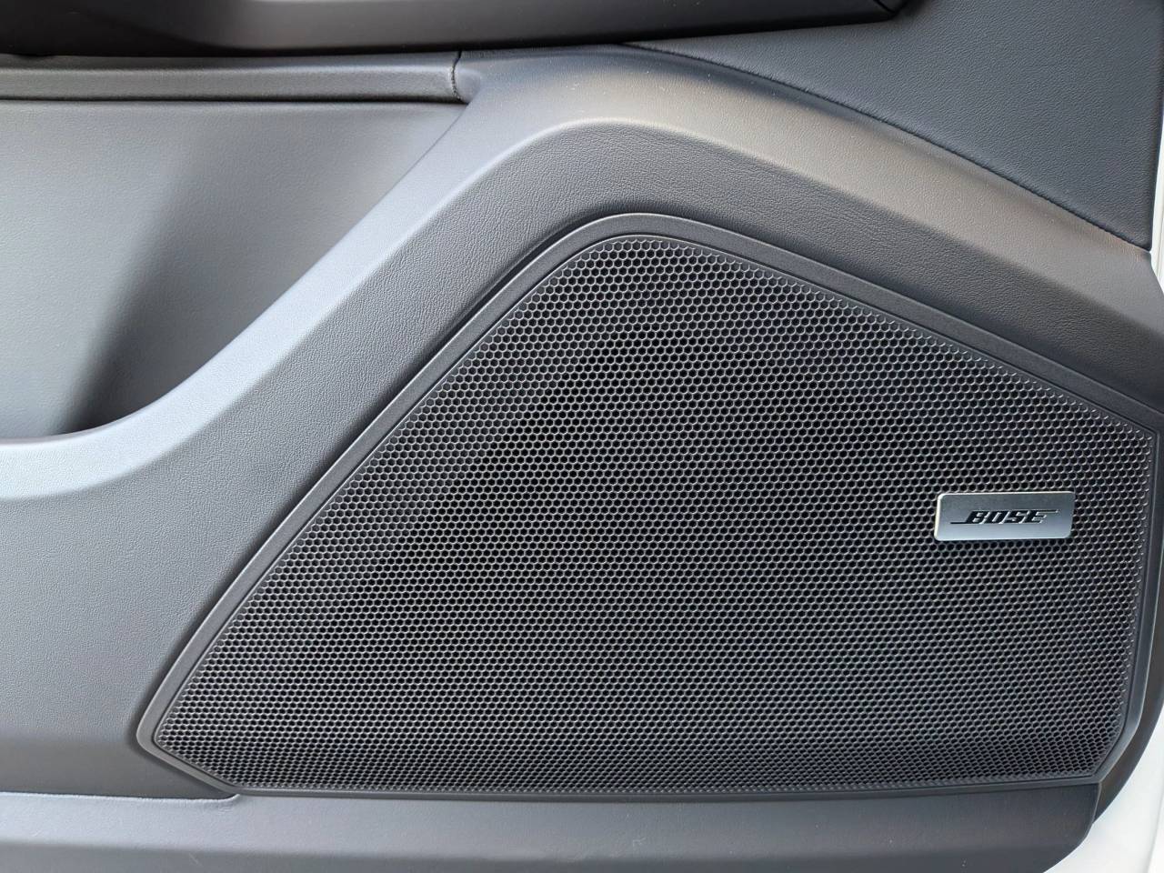 2026 Porsche Cayenne Base photo 13
