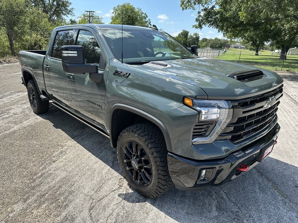 2025 Chevrolet Silverado 2500HD LTZ photo 4