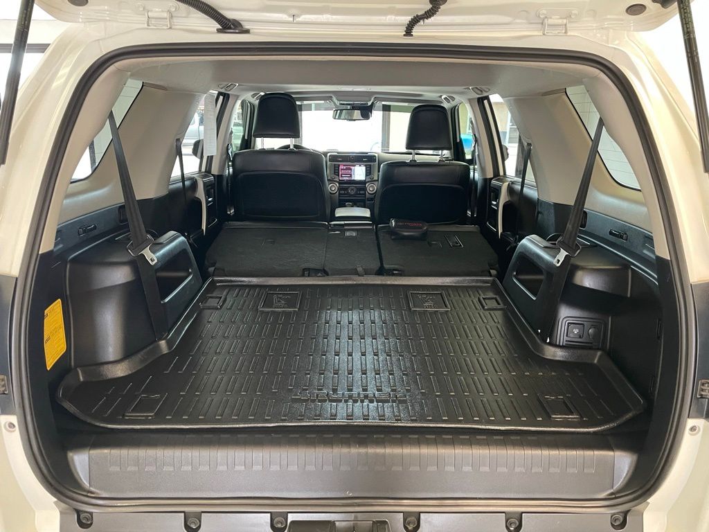 2023 Toyota 4Runner SR5 Premium photo 9