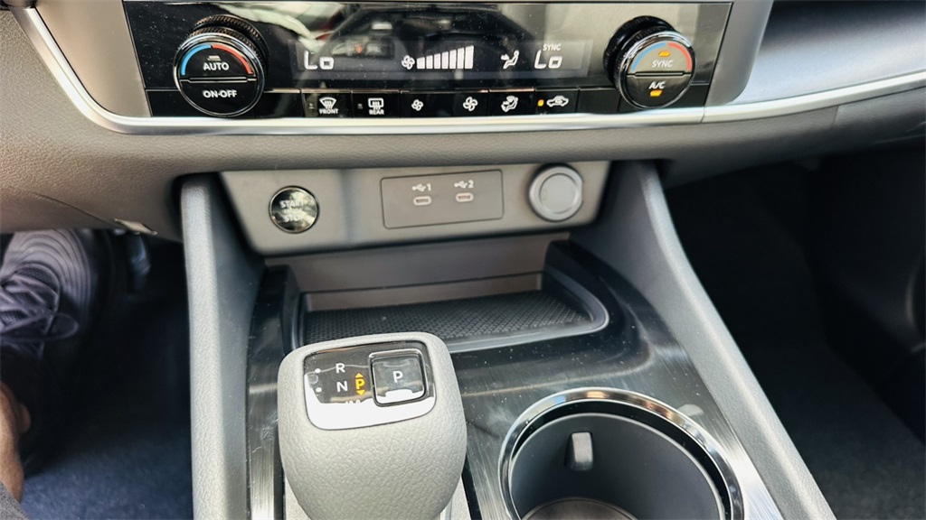 2026 Nissan Rogue SV photo 21