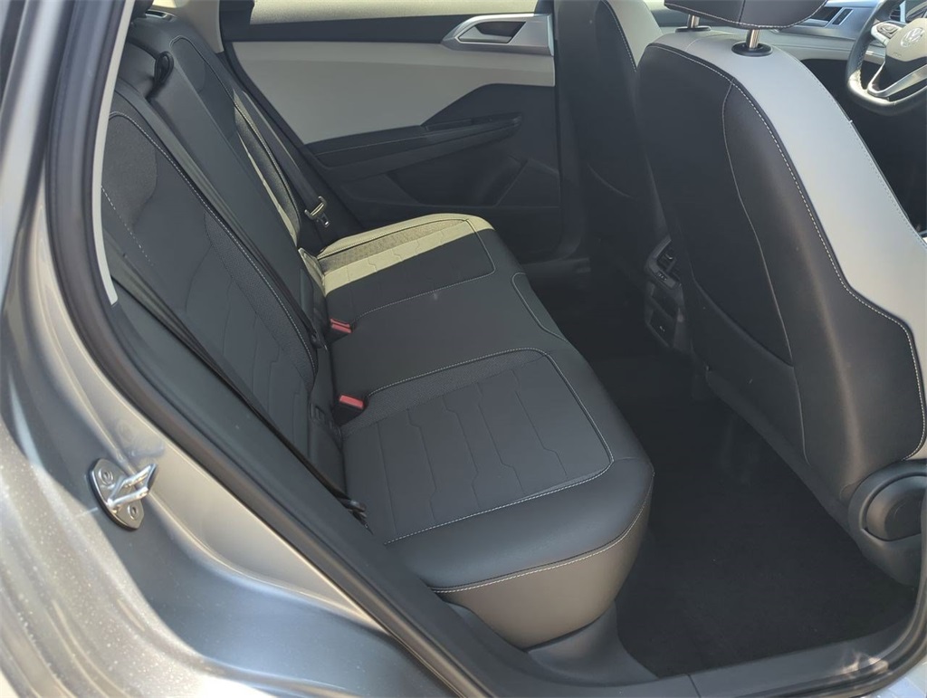 2025 Volkswagen Taos SE photo 21