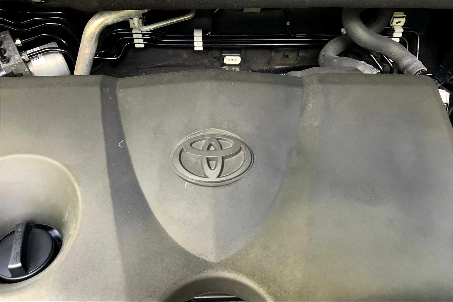 2024 Toyota RAV4 XLE photo 27