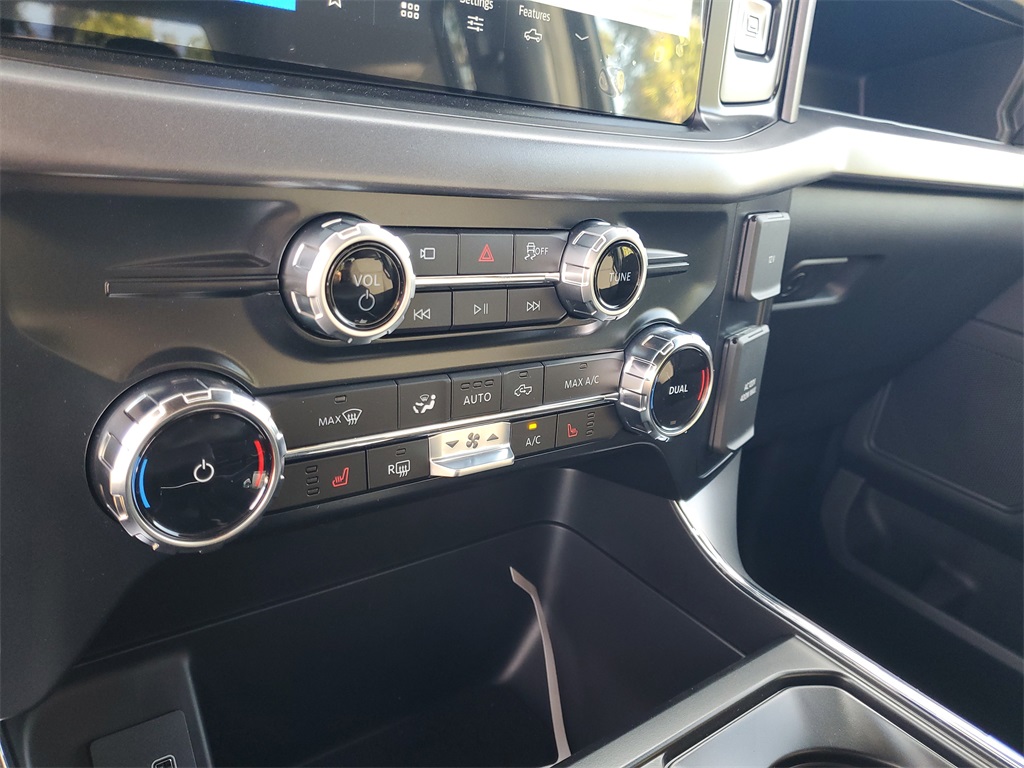 2025 Ford F-150 XLT photo 18