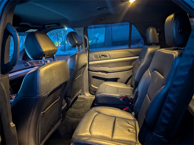 2016 Ford Explorer XLT photo 4