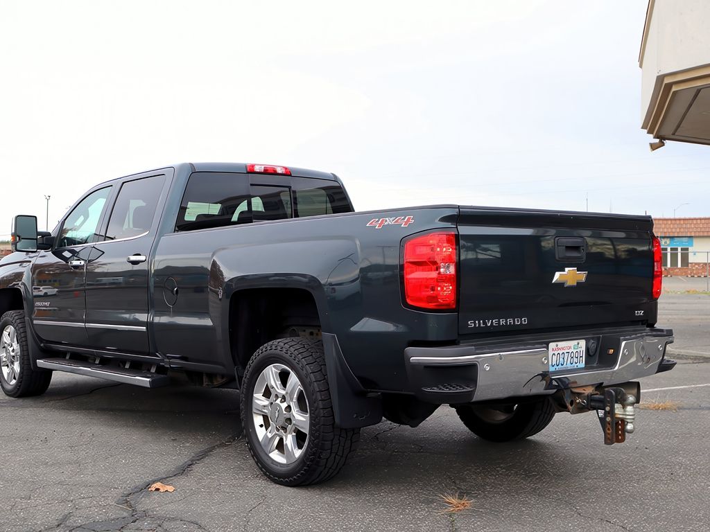 2017 Chevrolet Silverado 2500HD LTZ photo 3