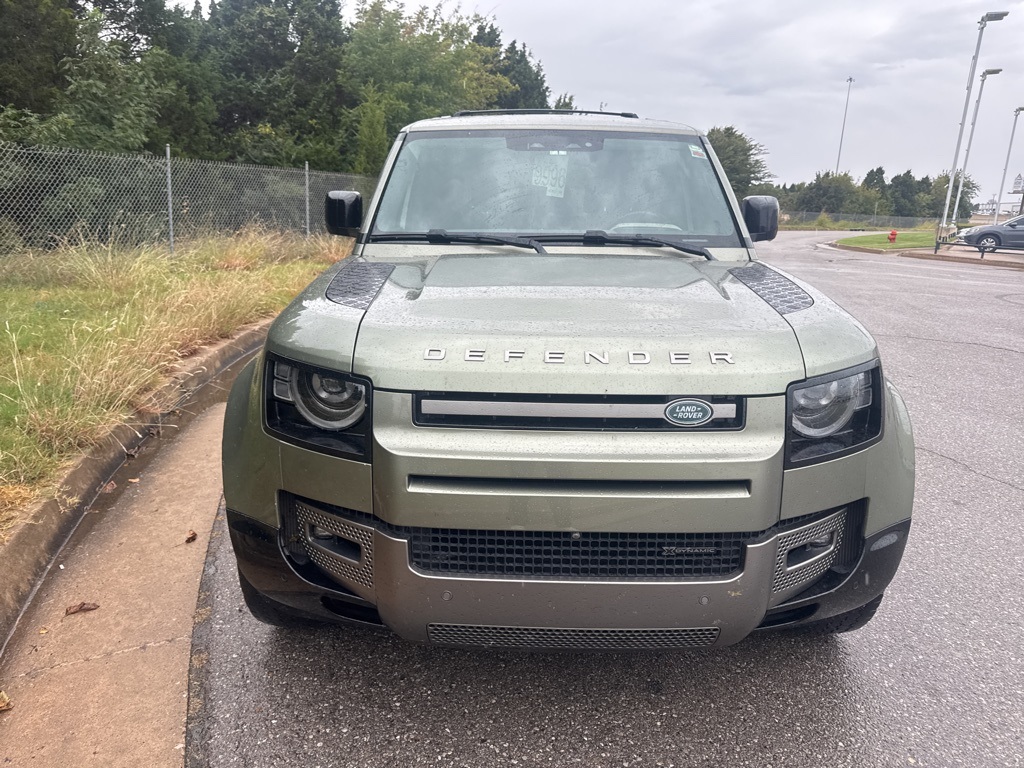 2022 Land Rover Defender 110 X-Dynamic HSE photo 3