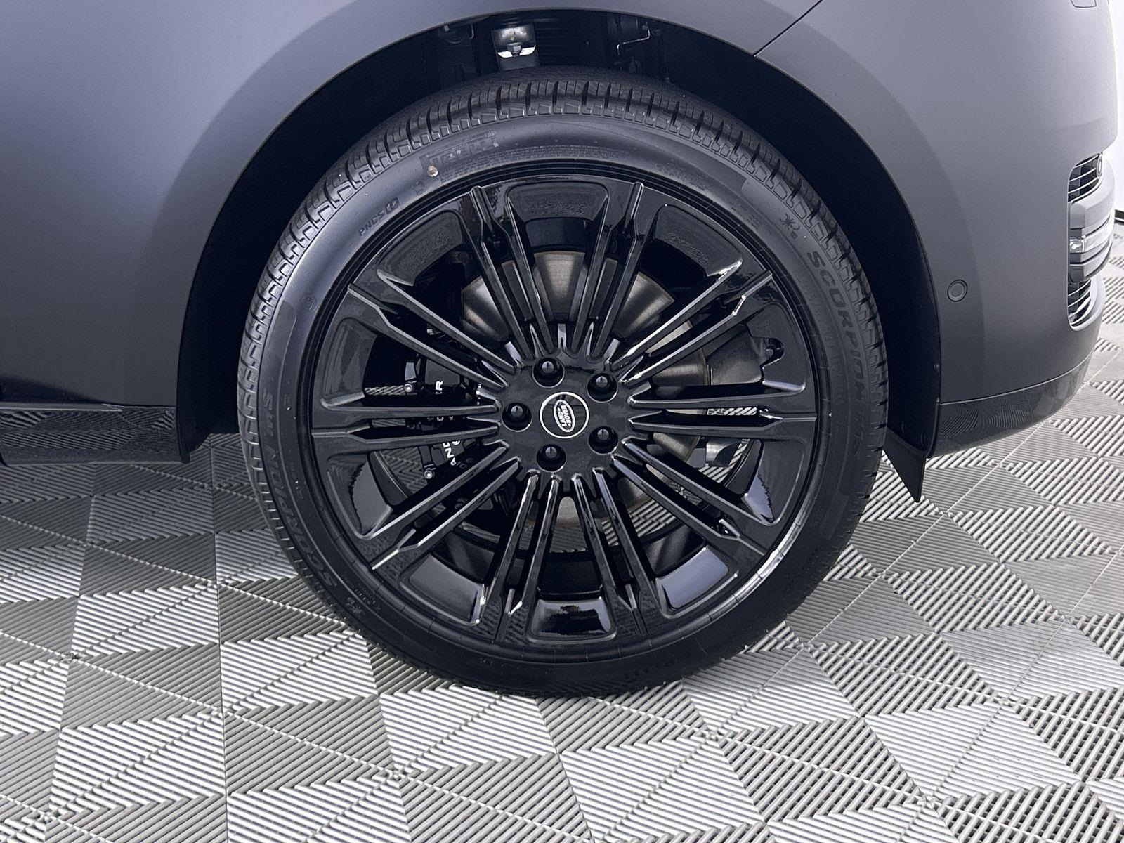 2025 Land Rover Range Rover SE photo 33