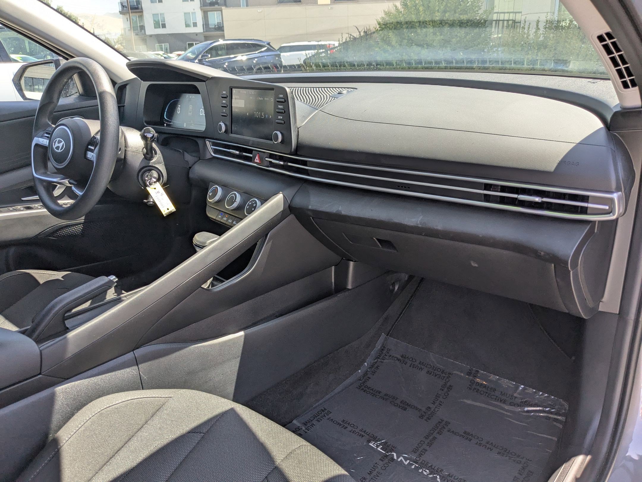 2024 Hyundai Elantra SE photo 29