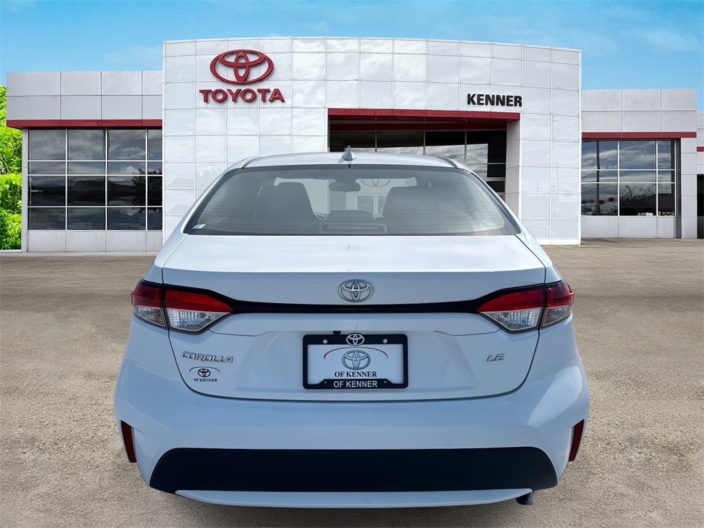 2022 Toyota Corolla LE photo 4