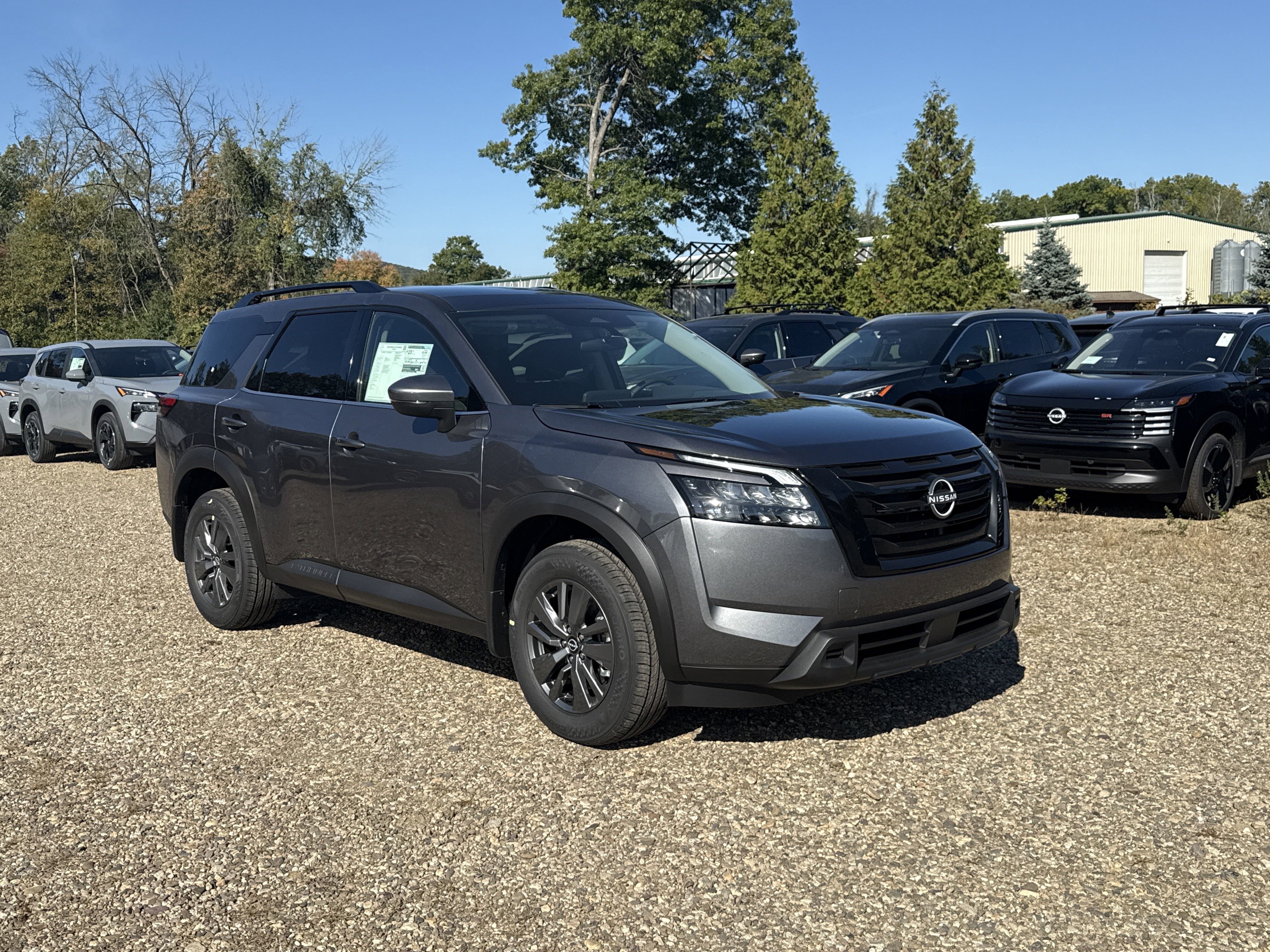 2025 Nissan Pathfinder SV's photo