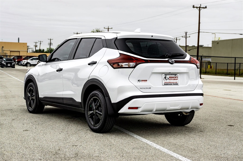 2025 Nissan Kicks Play S photo 4
