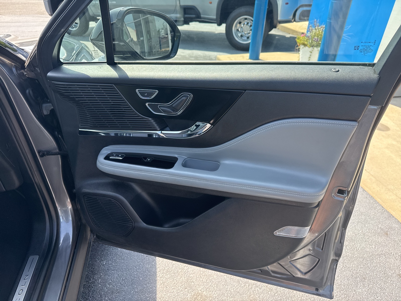 2021 Lincoln Corsair Standard photo 27