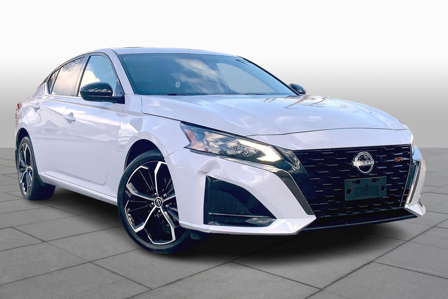 2024 Nissan Altima 2.5 SR photo 2