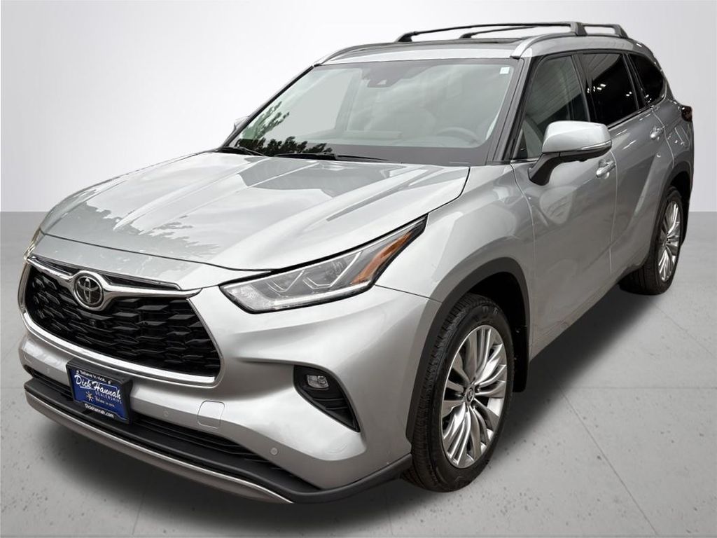 2024 Toyota Highlander Platinum photo 2