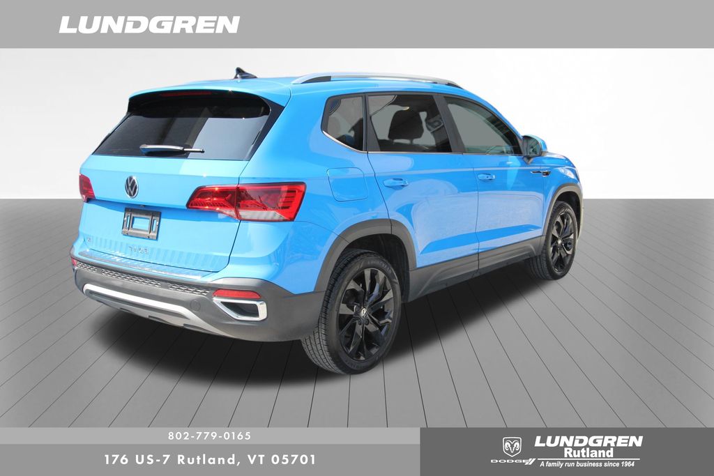 2023 Volkswagen Taos SE photo 3