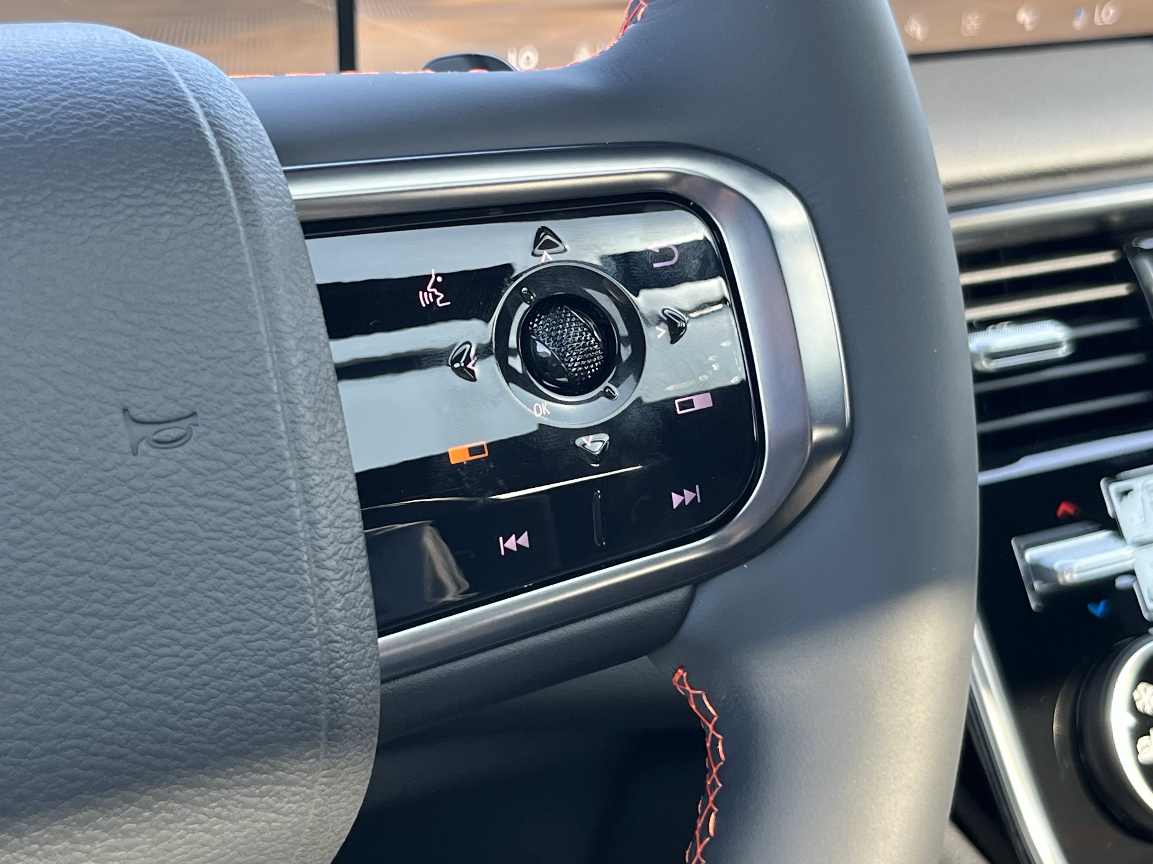 2025 Nissan Armada photo 4