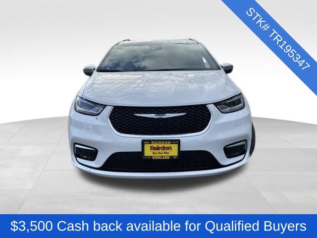 2026 Chrysler Pacifica Pinnacle photo 2