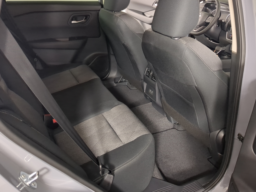 2026 Nissan Rogue SV photo 17