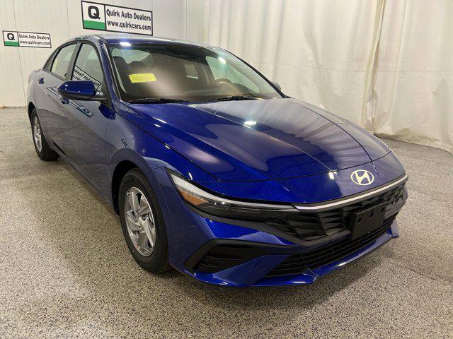 2025 Hyundai Elantra SE photo 3