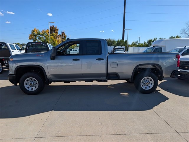 2025 Chevrolet Silverado 3500HD photo 2