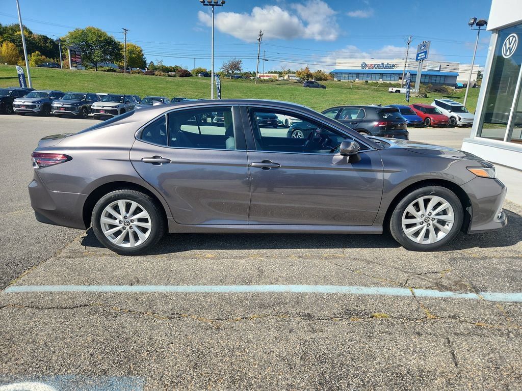 2023 Toyota Camry LE photo 7