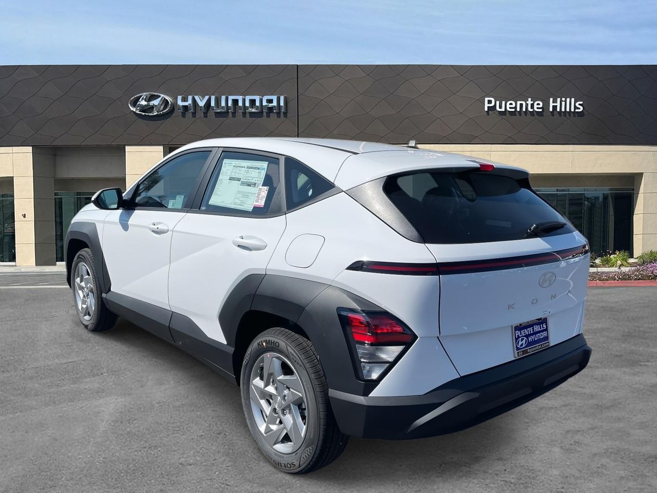 2026 Hyundai Kona SE photo 3