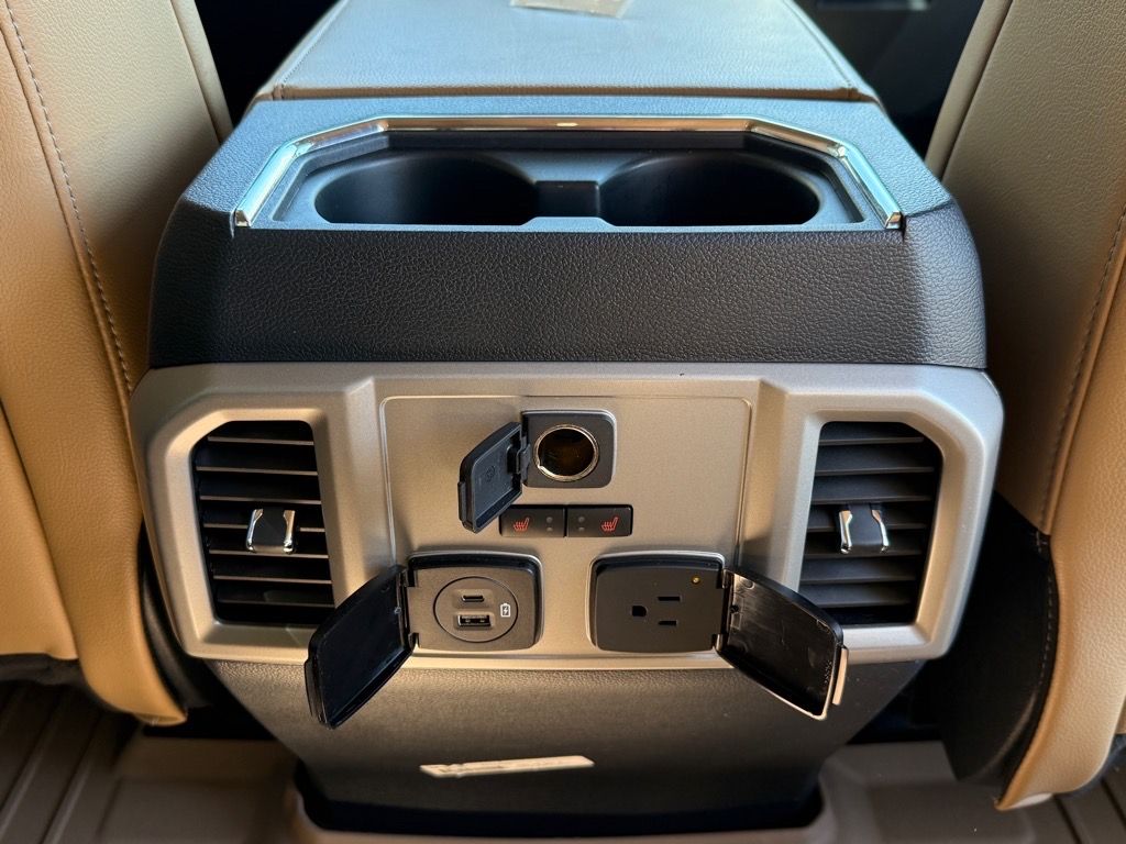 2022 Ford F-350 Lariat photo 15
