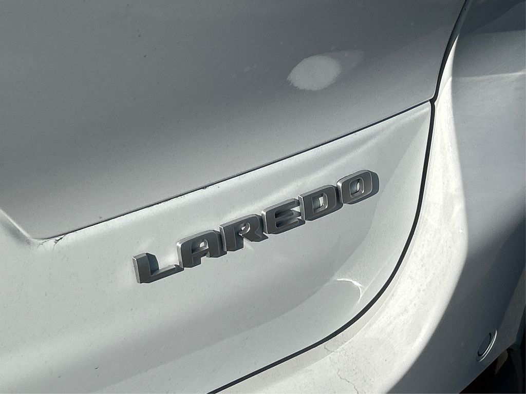 2025 Jeep Grand Cherokee Laredo X photo 16