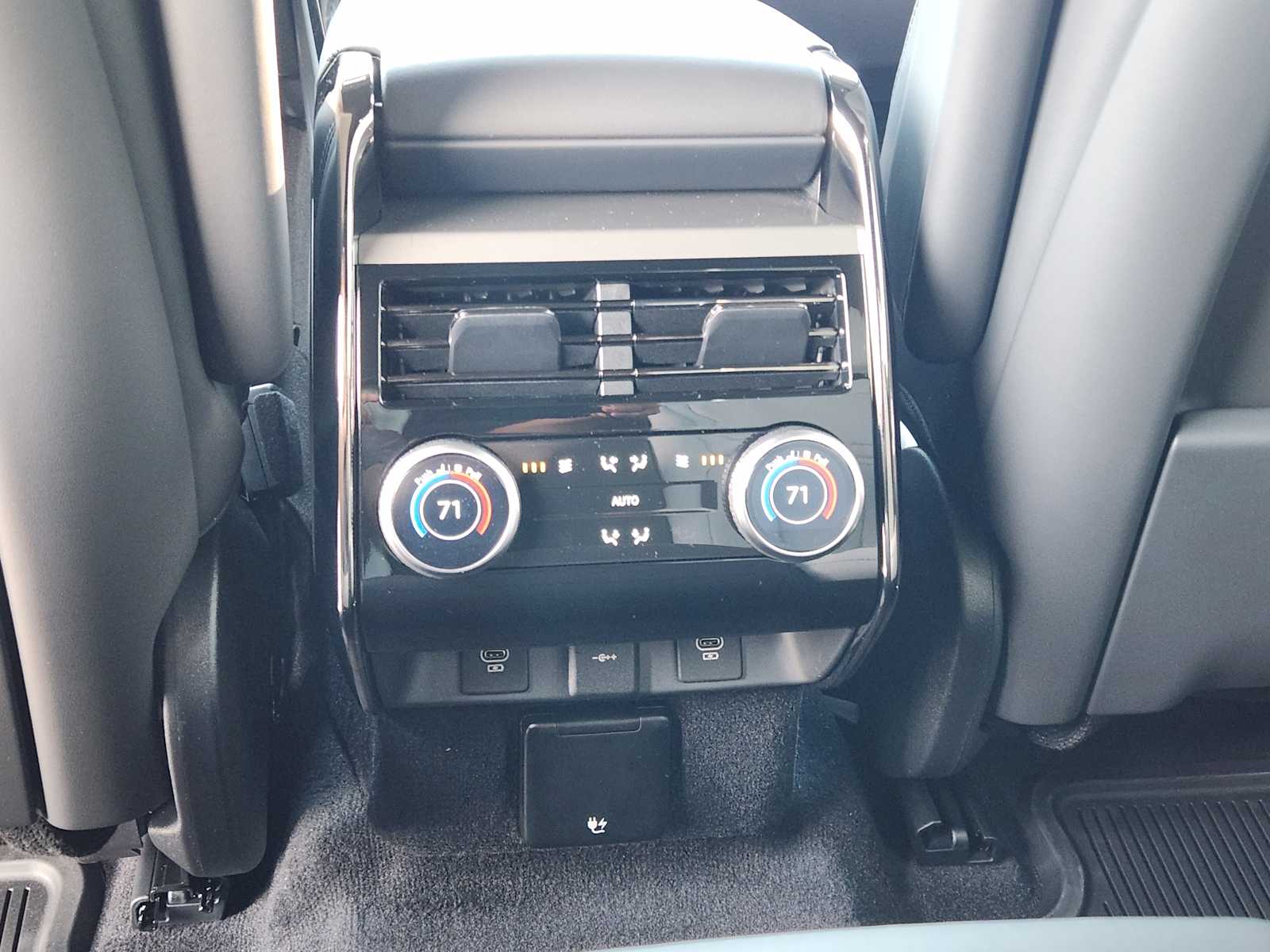2025 Land Rover Range Rover Sport SE photo 20