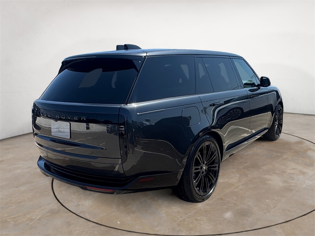 2025 Land Rover Range Rover SE photo 4