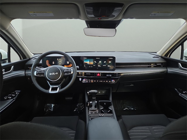2025 Kia K5 LXS photo 2