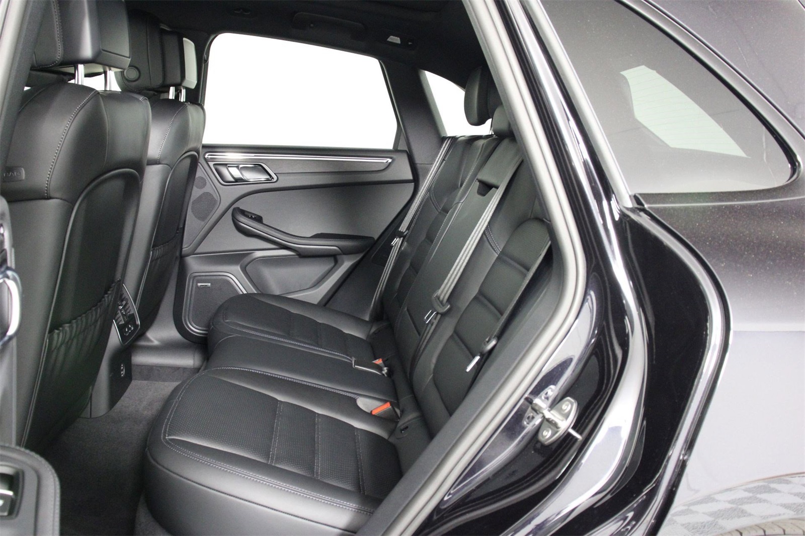 2026 Porsche Macan GTS photo 16