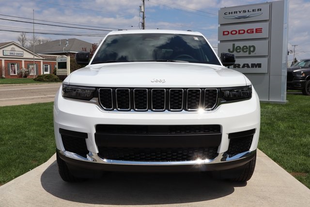 2025 Jeep Grand Cherokee Laredo X photo 3