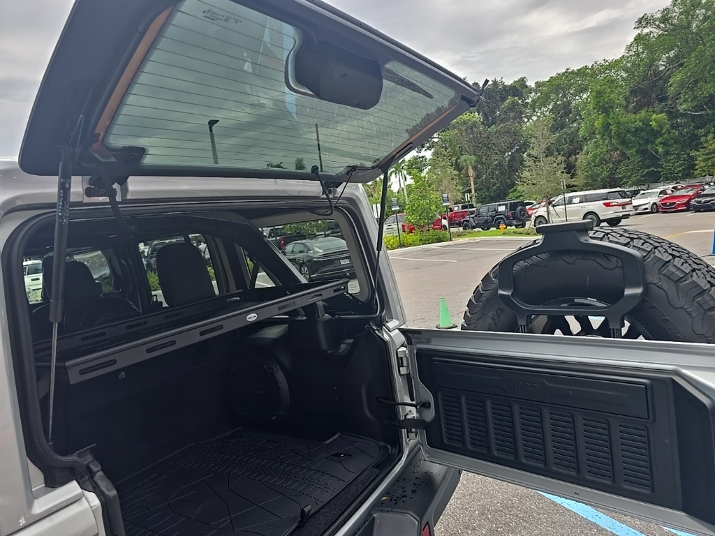 2024 Jeep Wrangler Rubicon X photo 35