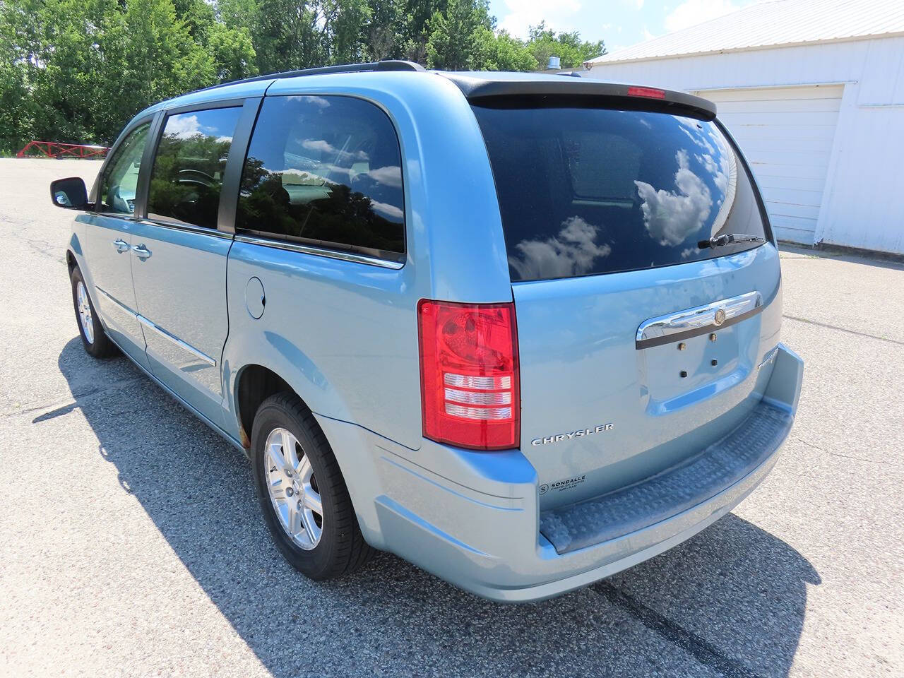 2009 Chrysler Town & Country Touring photo 6