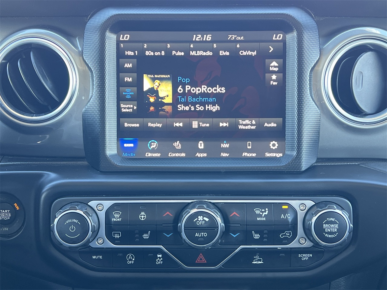 2022 Jeep Wrangler Unlimited Sahara photo 4