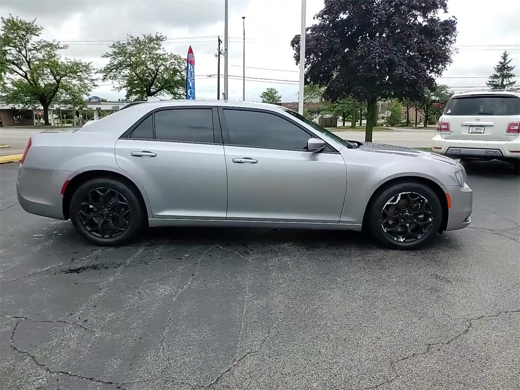 2016 Chrysler 300 S photo 8