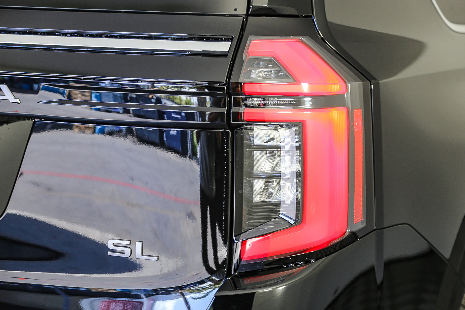 2025 Nissan Armada SL photo 7