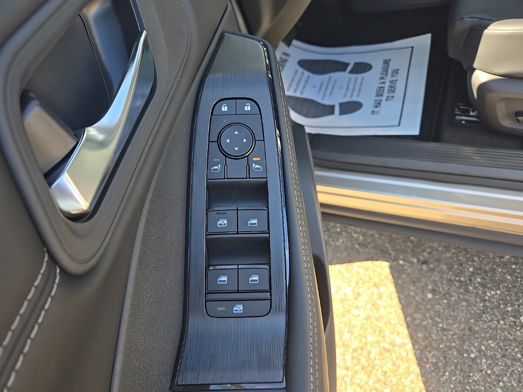 2026 Nissan Rogue SV photo 9