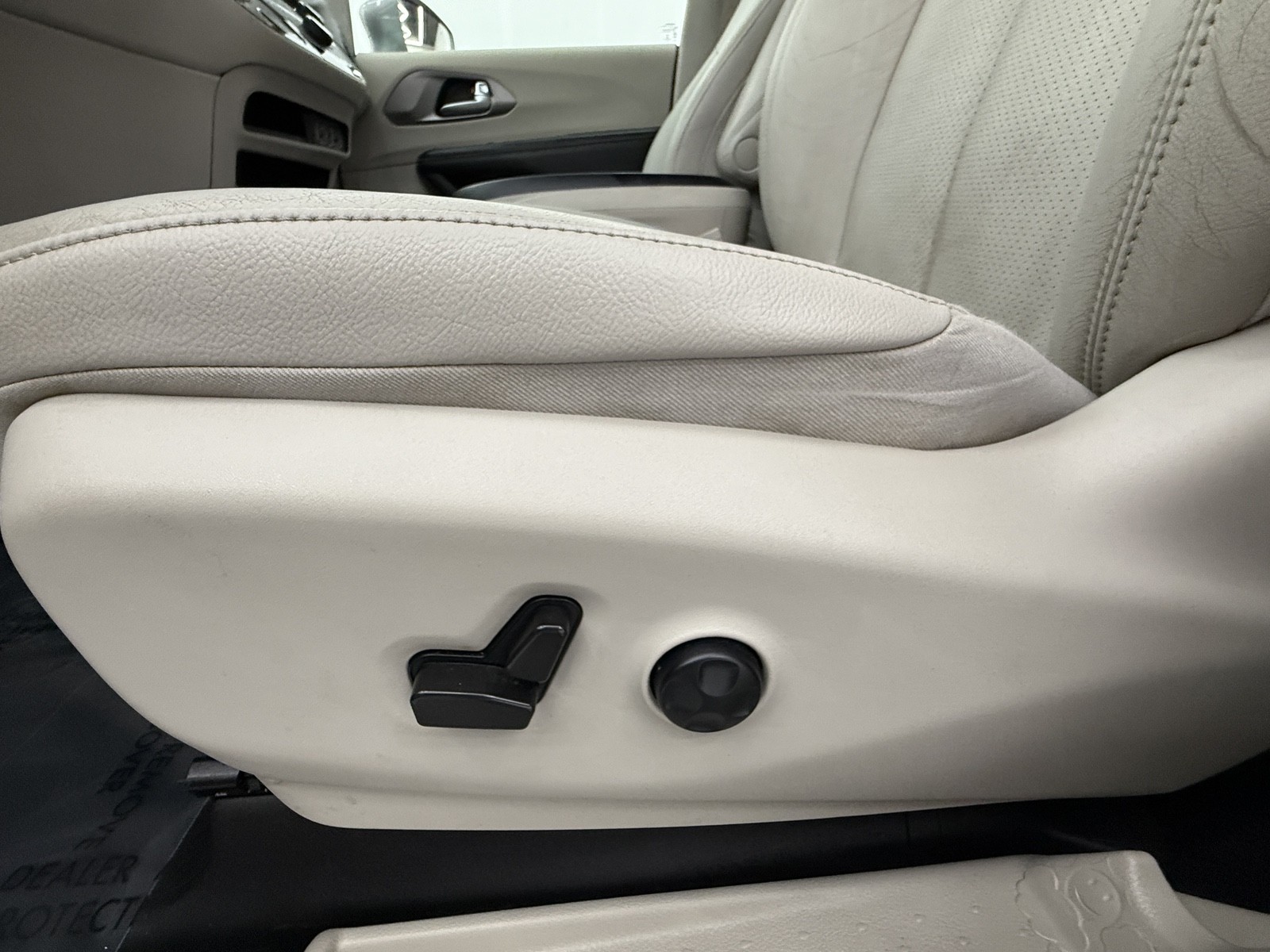 2021 Chrysler Pacifica Hybrid Touring L photo 19
