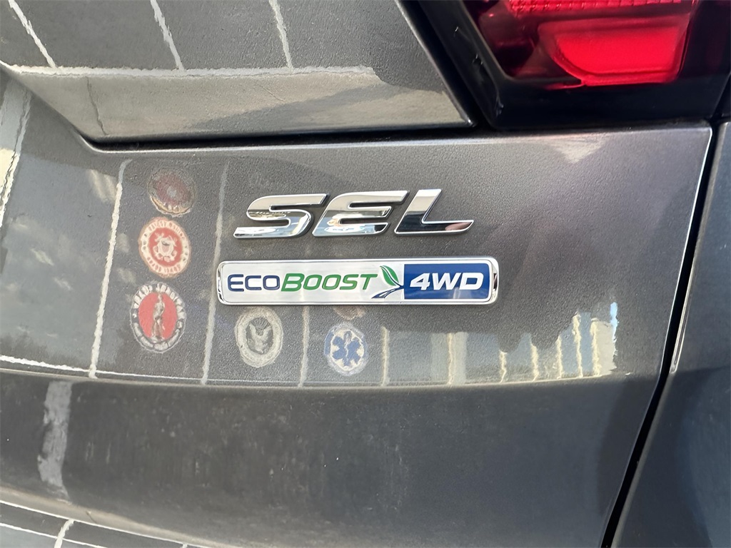 2019 Ford Escape SEL photo 9