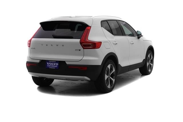 2025 Volvo XC40 Core photo 4