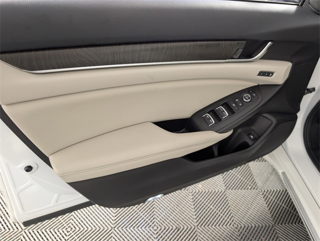 2022 Honda Accord Touring 2.0T photo 15
