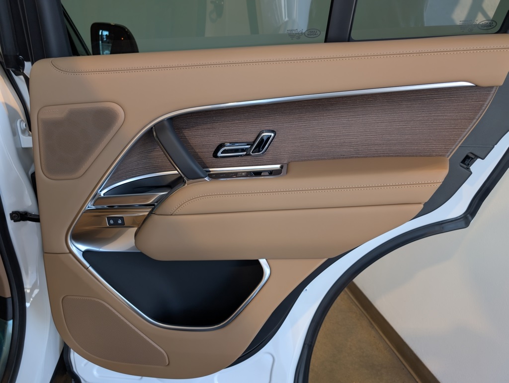 2025 Land Rover Range Rover SE photo 21