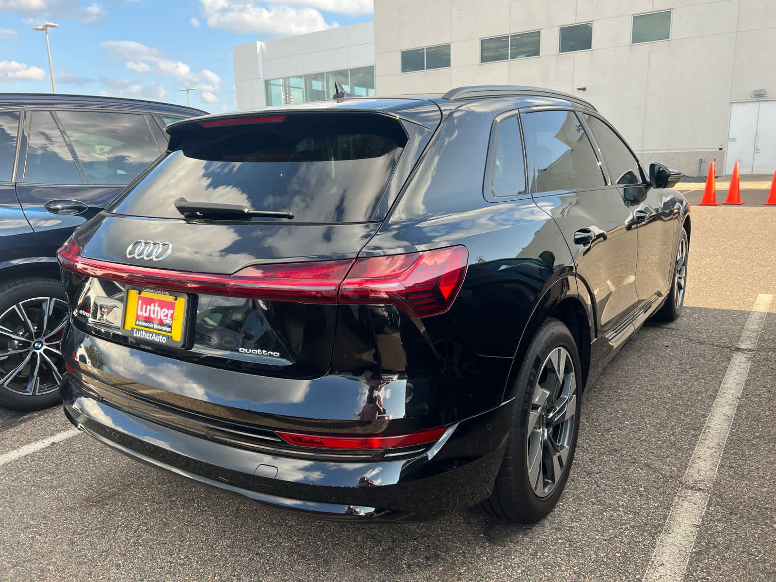 2021 Audi e-tron Premium photo 3