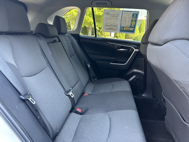 2023 Toyota RAV4 XLE photo 32